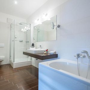Comfort Zimmer mit Kingsize-Bett
